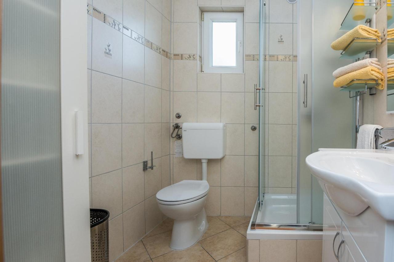 Apartments Sarlija Vir Εξωτερικό φωτογραφία