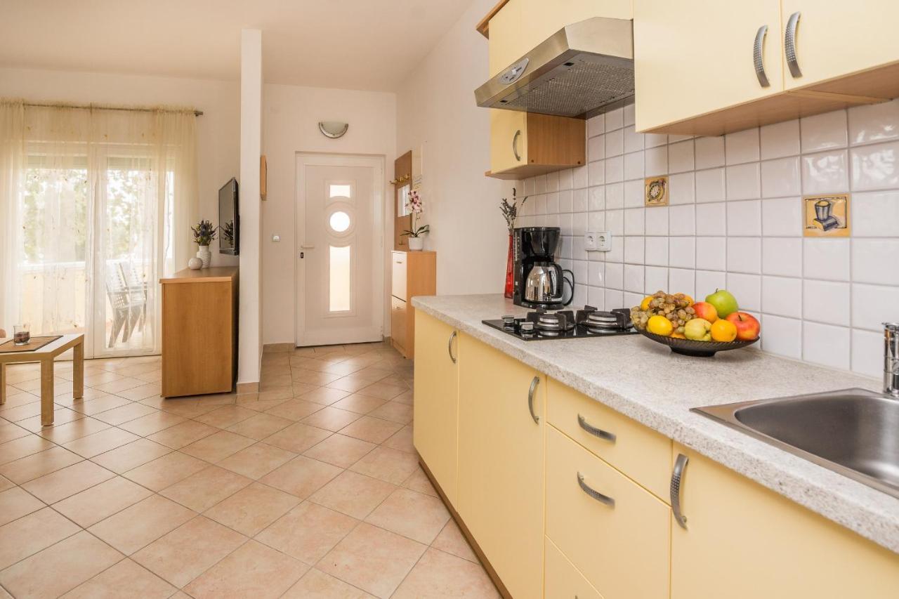 Apartments Sarlija Vir Εξωτερικό φωτογραφία